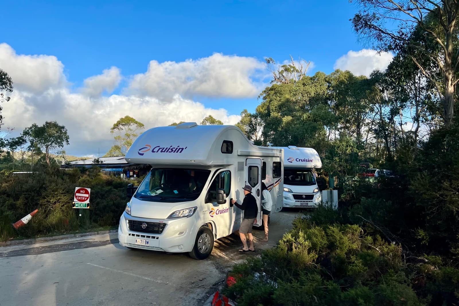 The camper vans arriving at Cradle Valley