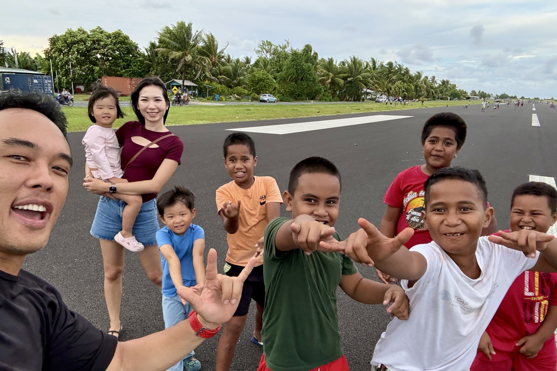 Children from Tuvalu talking with the family