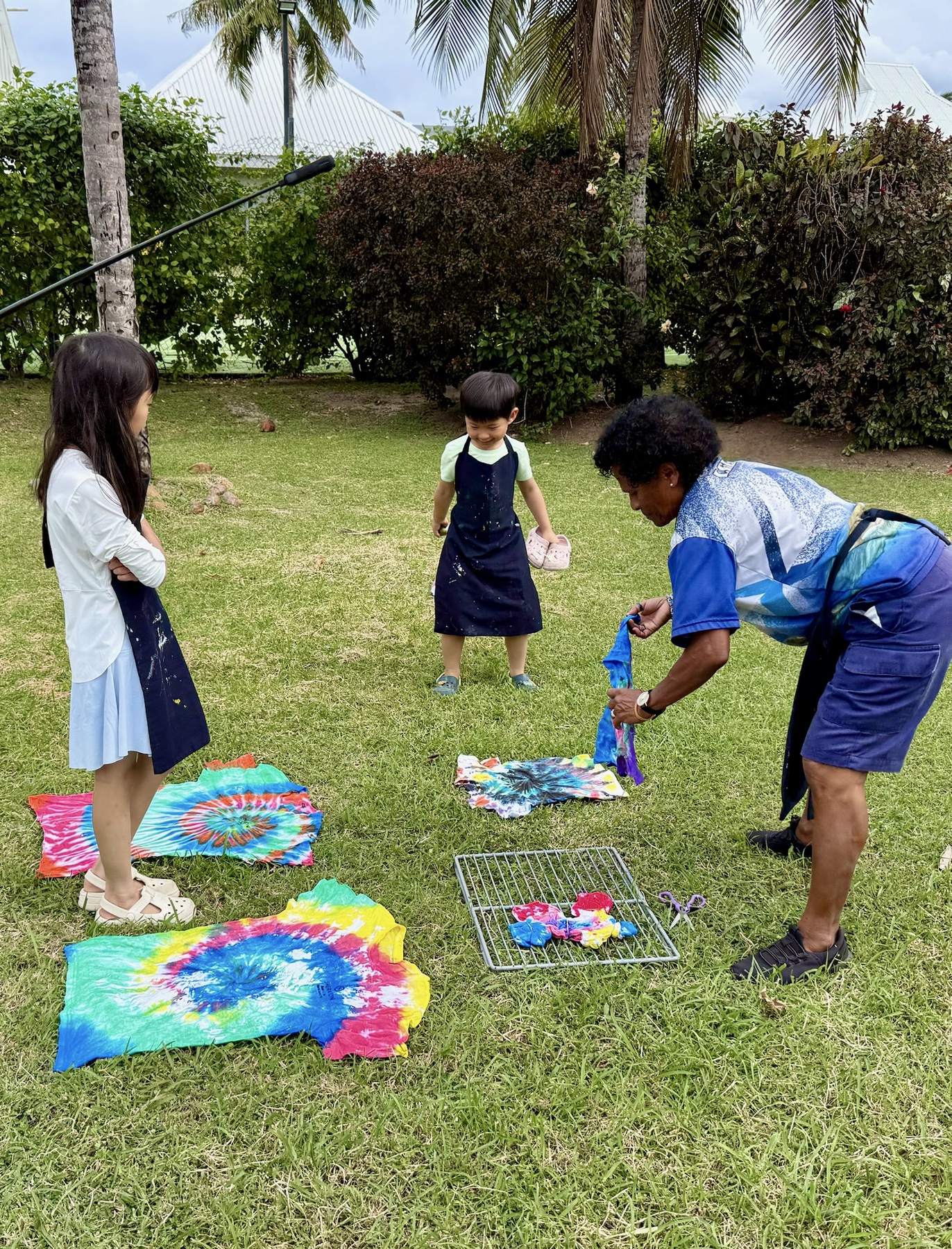 Children making tie-dye shirts in Fiji