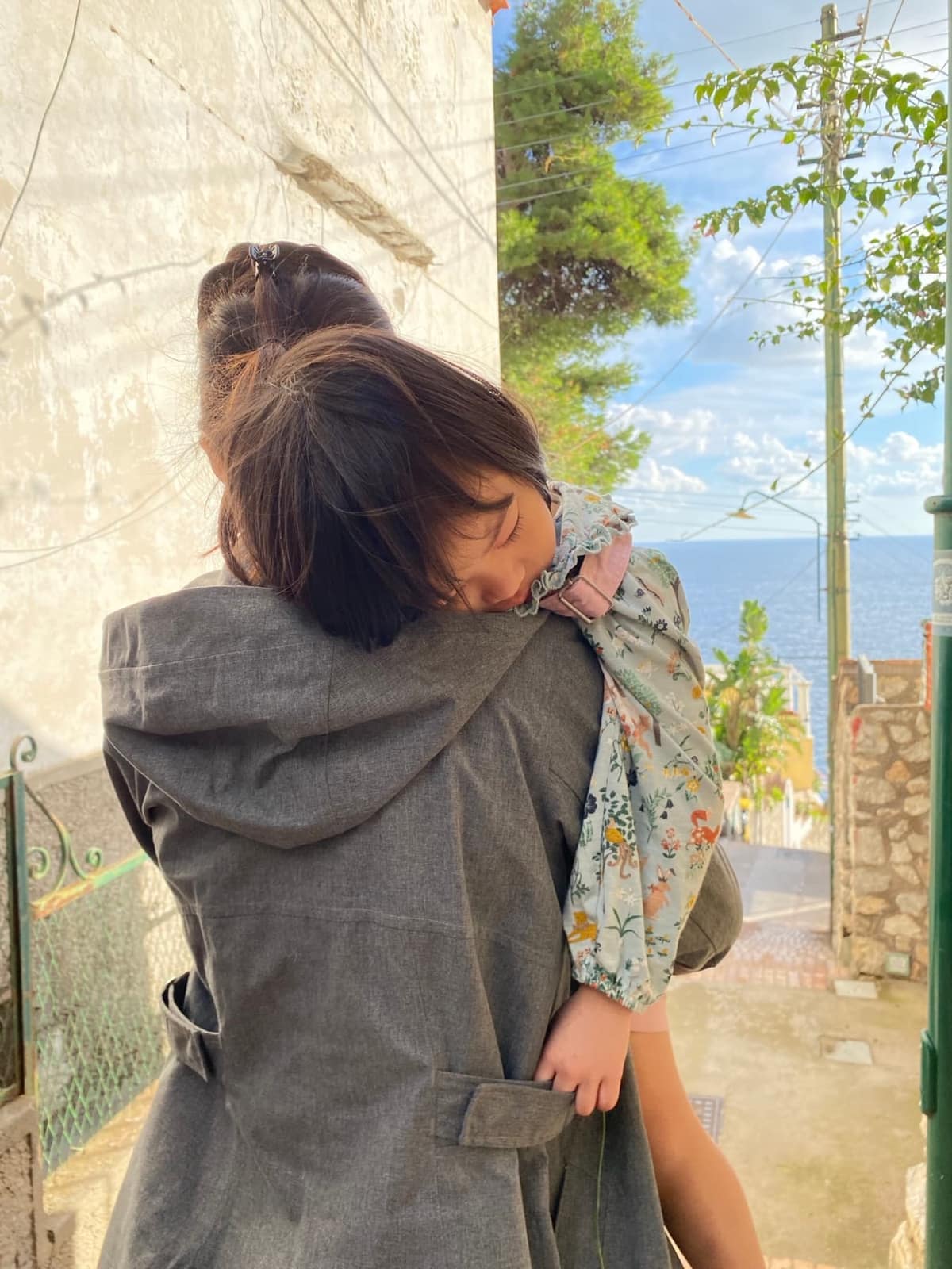 Vanessa carrying Sophie down to the beach in Capri