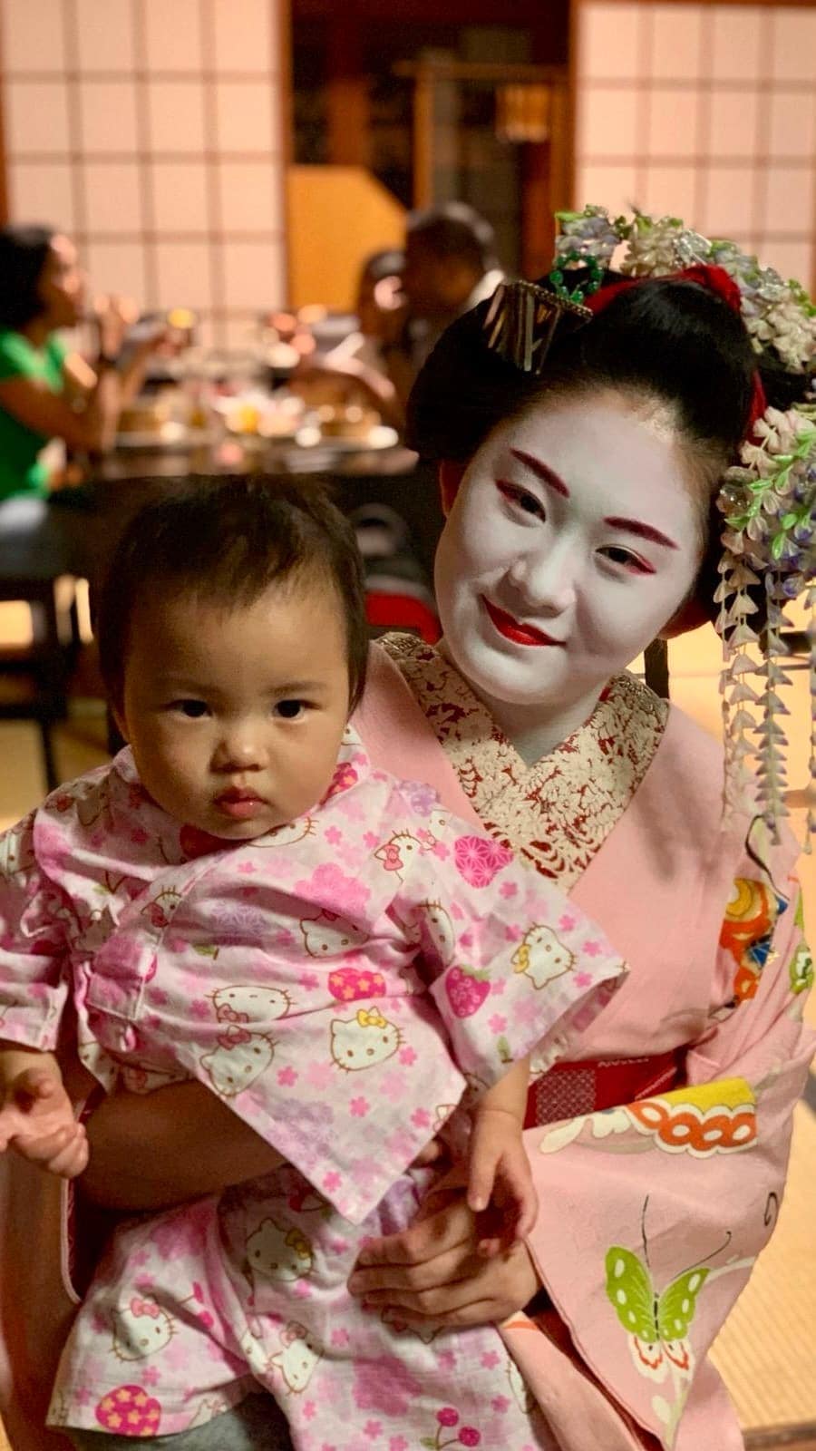 Sophie sitting closely with one of the traditionally dressed performers in Kyoto