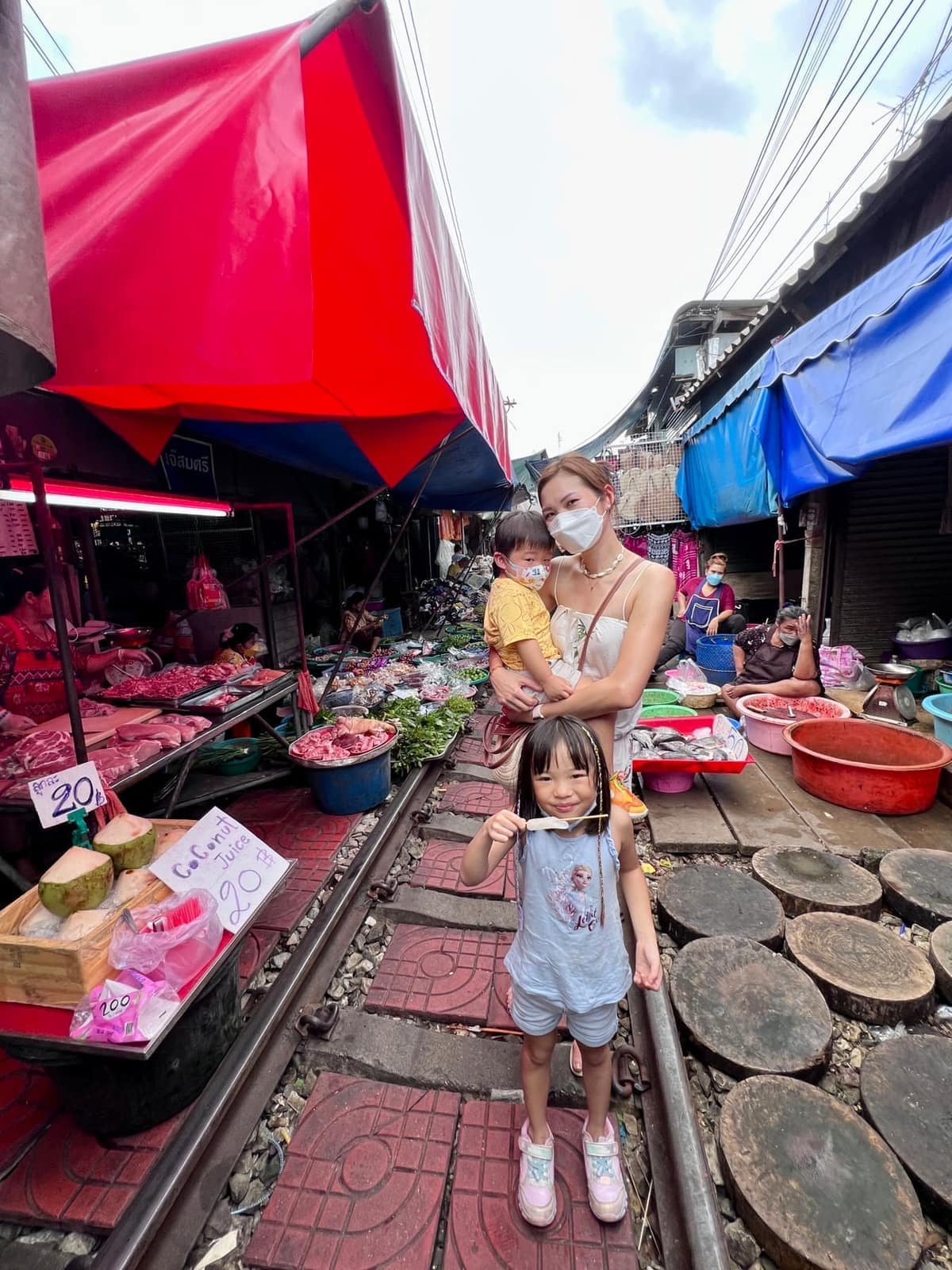 The railway running through Samut Songkhram market