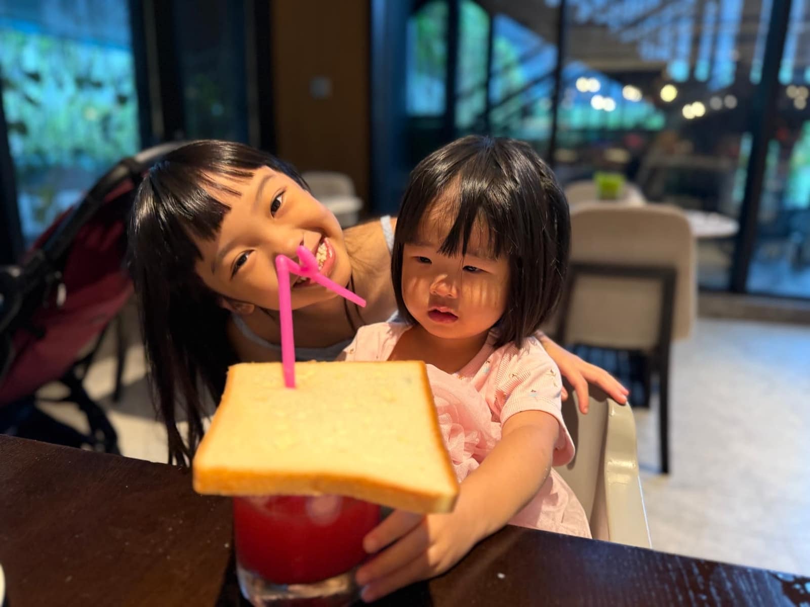 Sophie and Claire sharing a drink at the hotel
